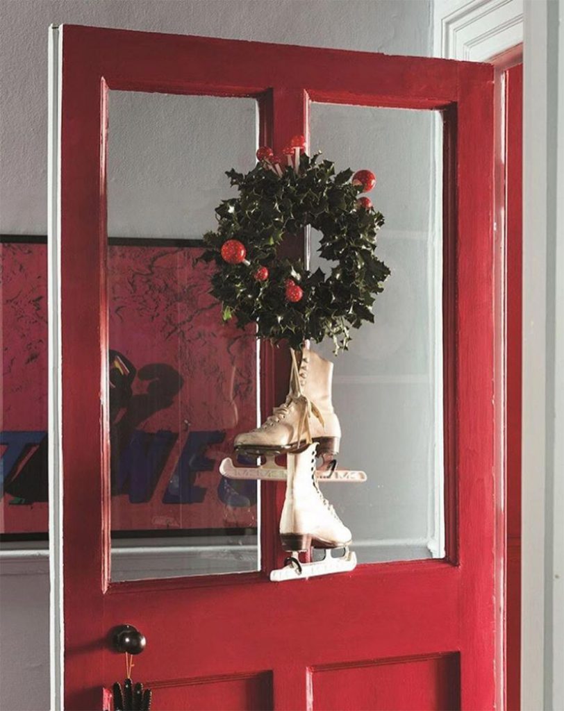 Red-Door-With-Wreath