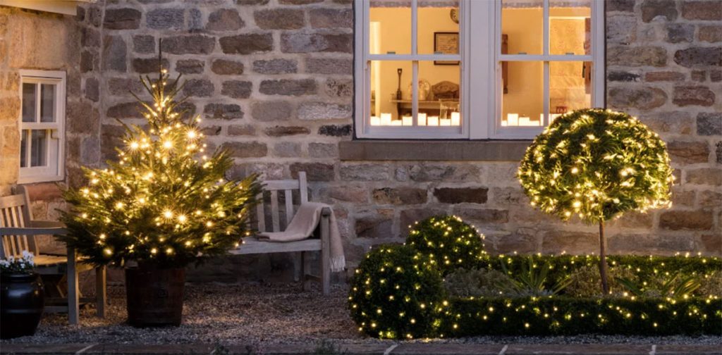 Christmas-Tree-With-Lights