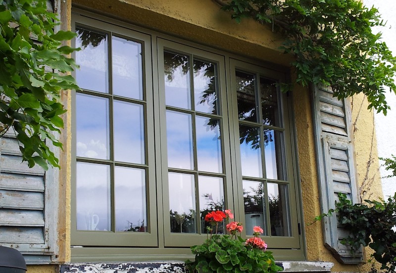 Green flush casement with cottage bars